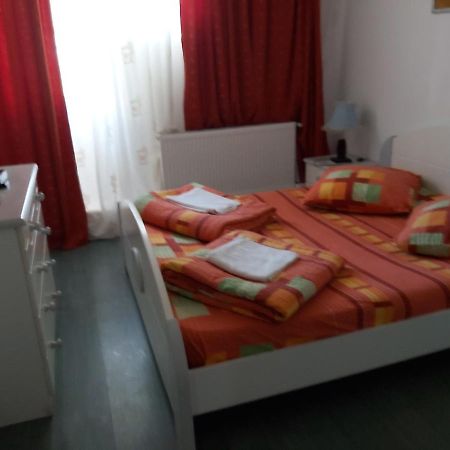 Hotel Turist Resicabánya Kültér fotó