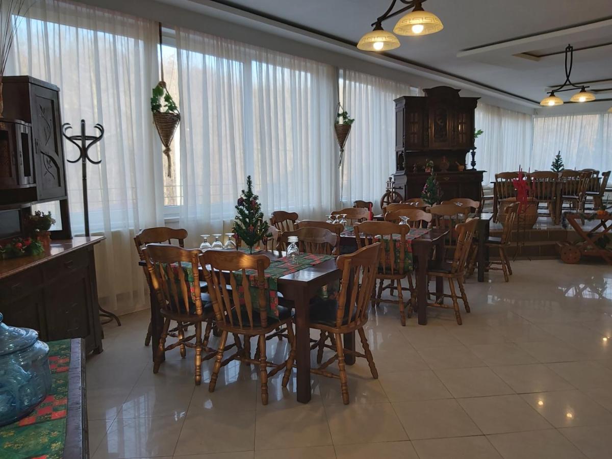 Hotel Turist Resicabánya Kültér fotó