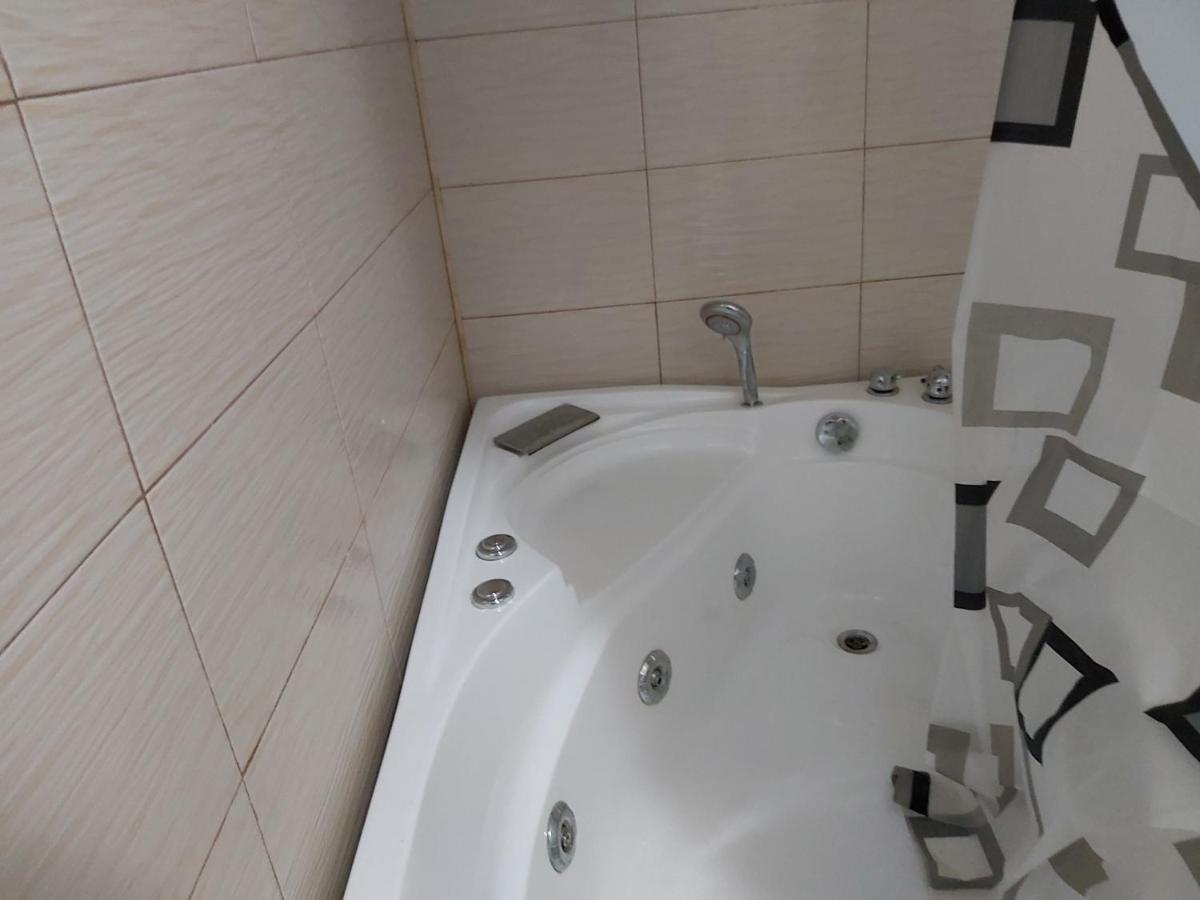 Hotel Turist Resicabánya Kültér fotó
