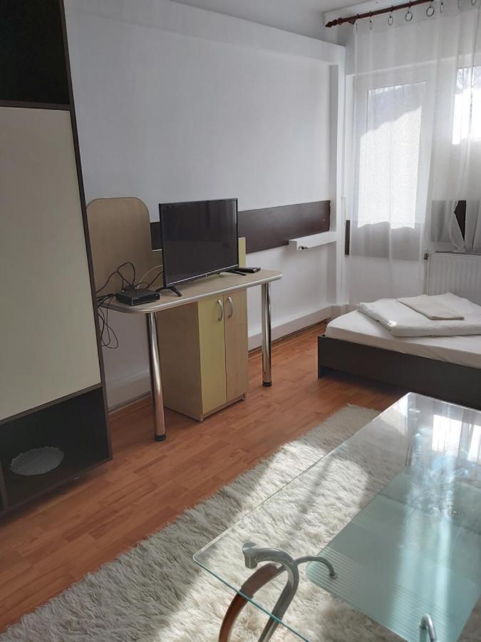 Hotel Turist Resicabánya Kültér fotó