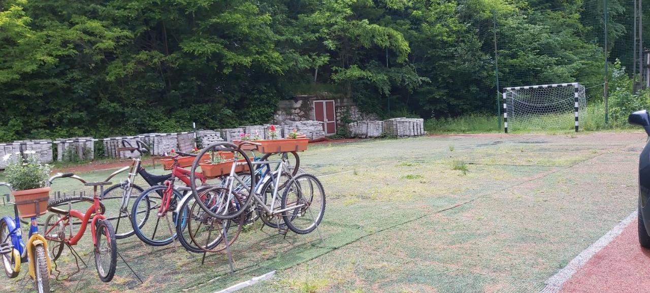 Hotel Turist Resicabánya Kültér fotó