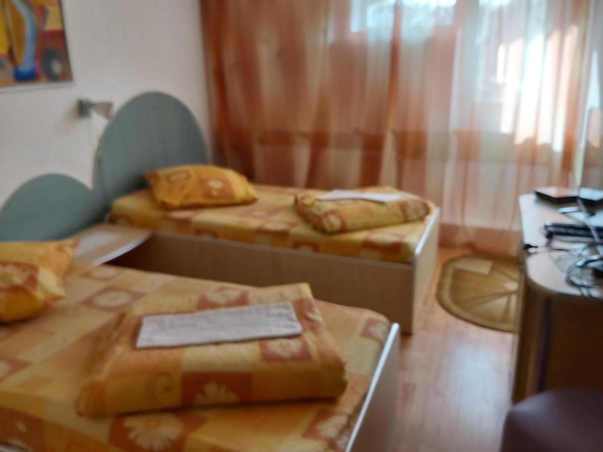 Hotel Turist Resicabánya Kültér fotó