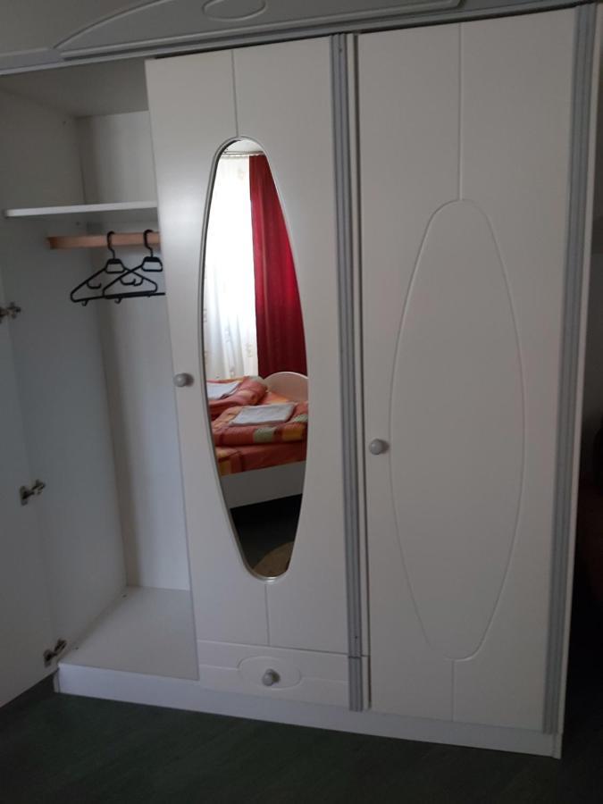 Hotel Turist Resicabánya Kültér fotó