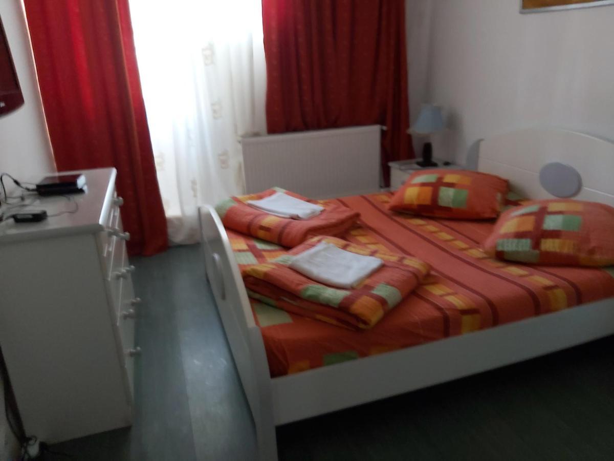 Hotel Turist Resicabánya Kültér fotó