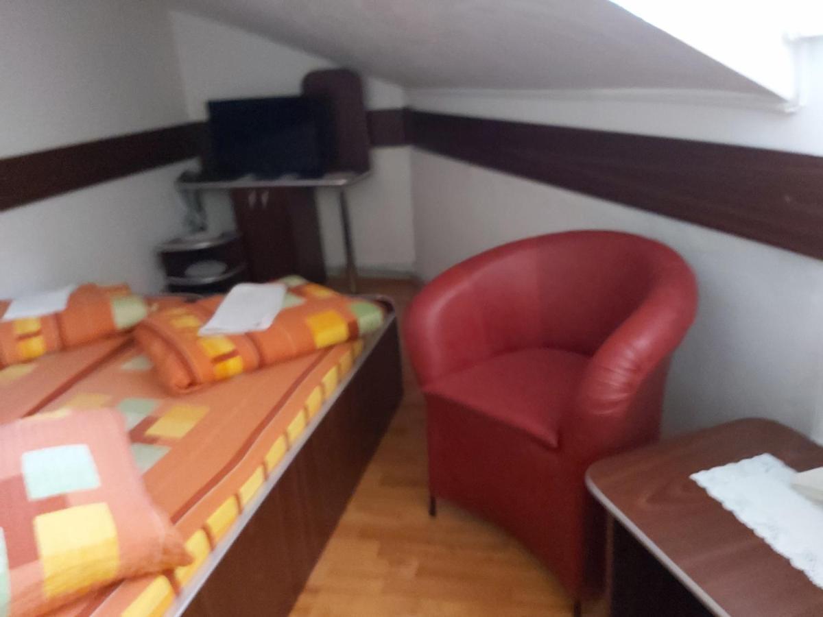 Hotel Turist Resicabánya Kültér fotó