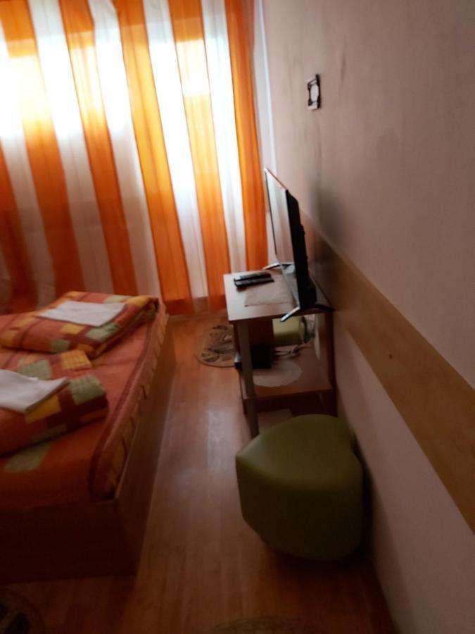 Hotel Turist Resicabánya Kültér fotó