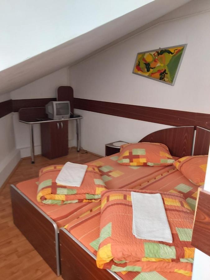 Hotel Turist Resicabánya Kültér fotó