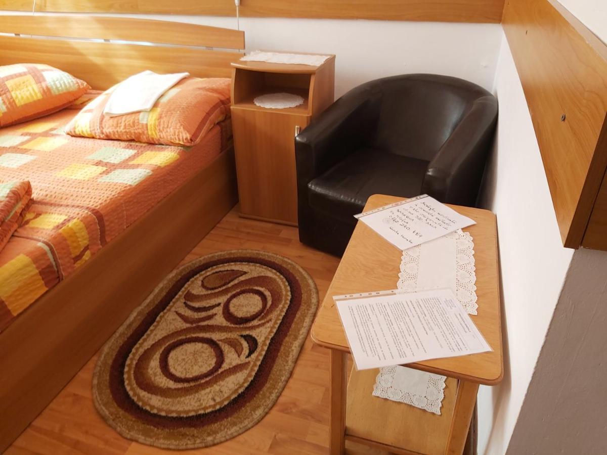 Hotel Turist Resicabánya Kültér fotó
