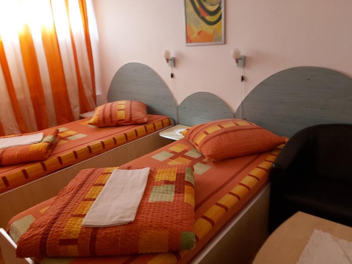 Hotel Turist Resicabánya Kültér fotó