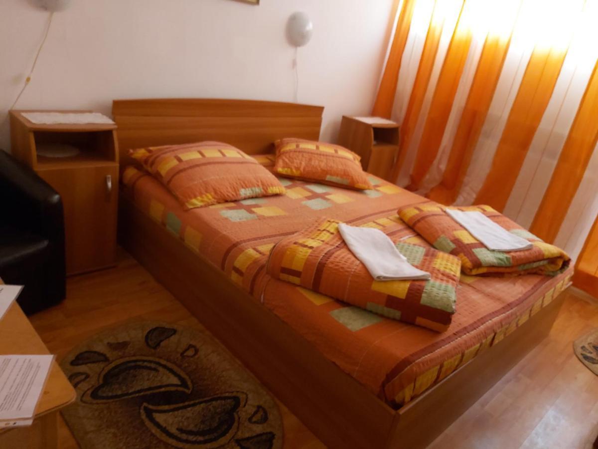 Hotel Turist Resicabánya Kültér fotó