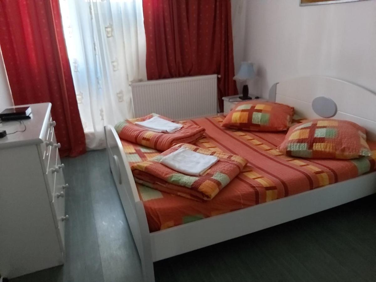 Hotel Turist Resicabánya Kültér fotó